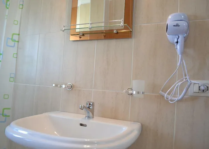 Seaview Bay & Private Garage